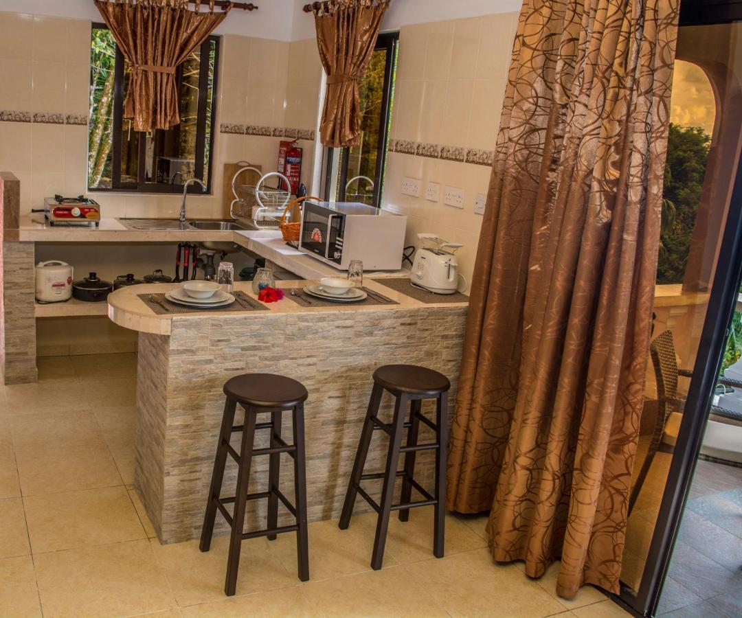 Les Elles Guesthouse Self Catering Baie Lazare  Εξωτερικό φωτογραφία